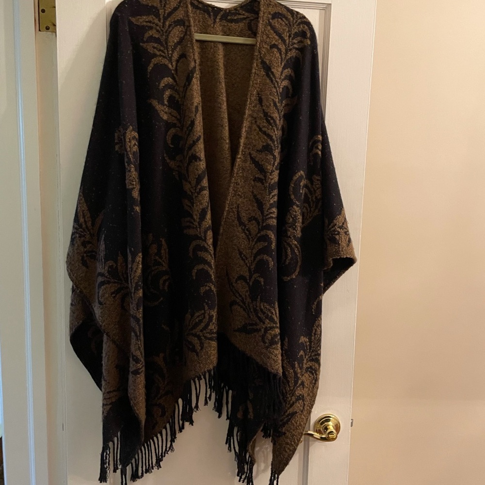 Ladies Cape - Picture 2 of 7